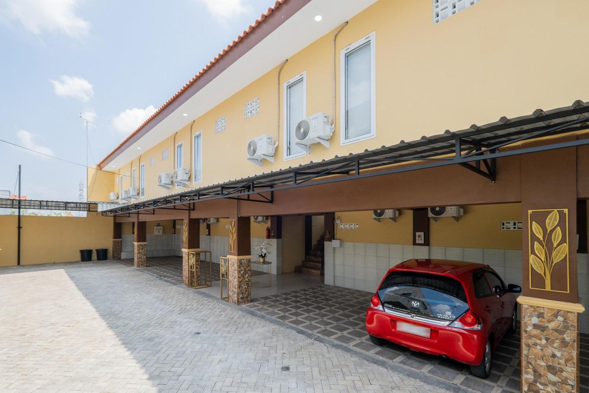 Reddoorz Syariah Near Rsud Dr Iskak Tulungagung Hotel Kedungwaru Exterior photo
