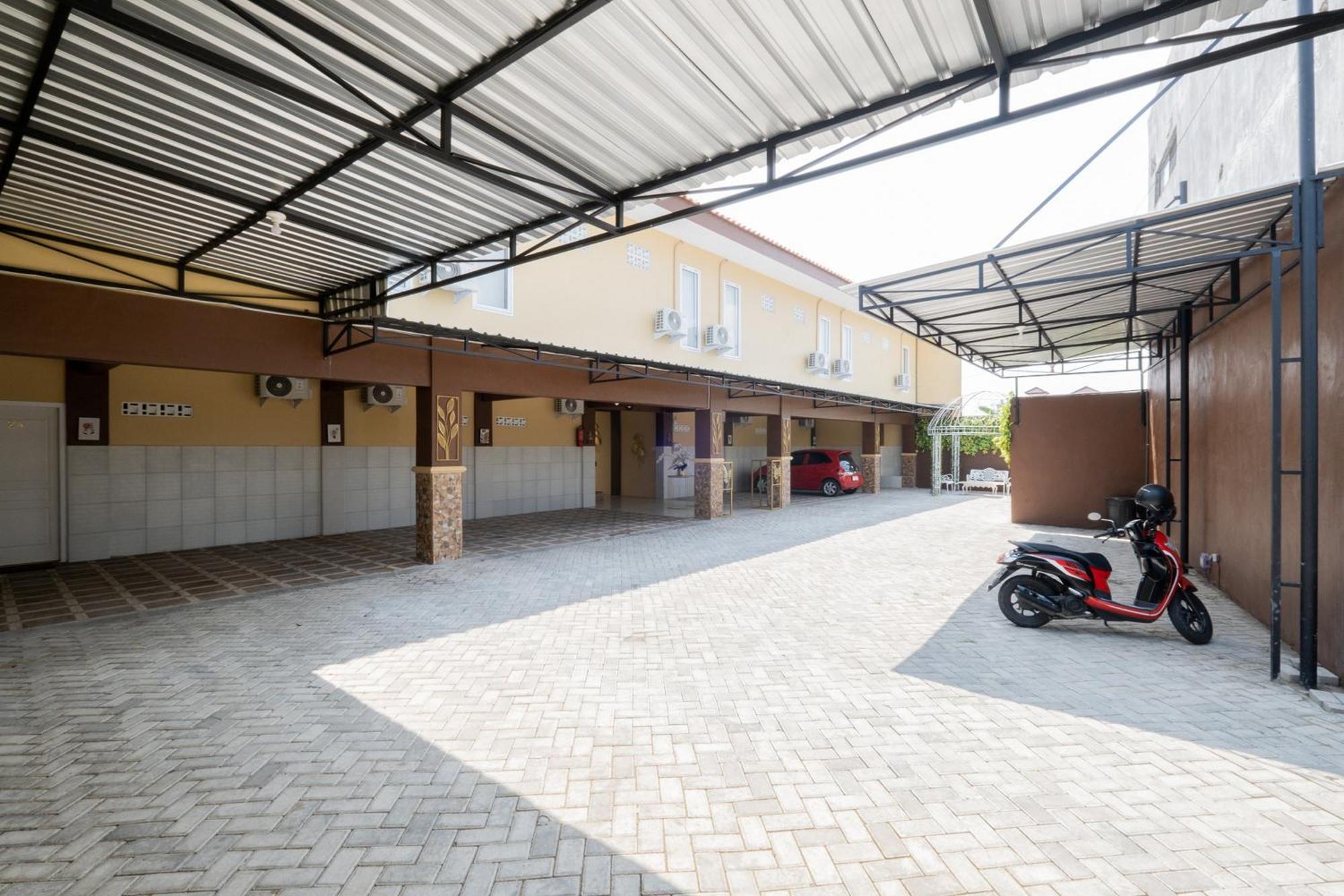 Reddoorz Syariah Near Rsud Dr Iskak Tulungagung Hotel Kedungwaru Exterior photo